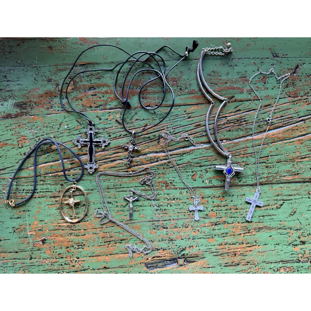 Vintage Religious Cross And Crucifix Necklaces Pendants & Chains